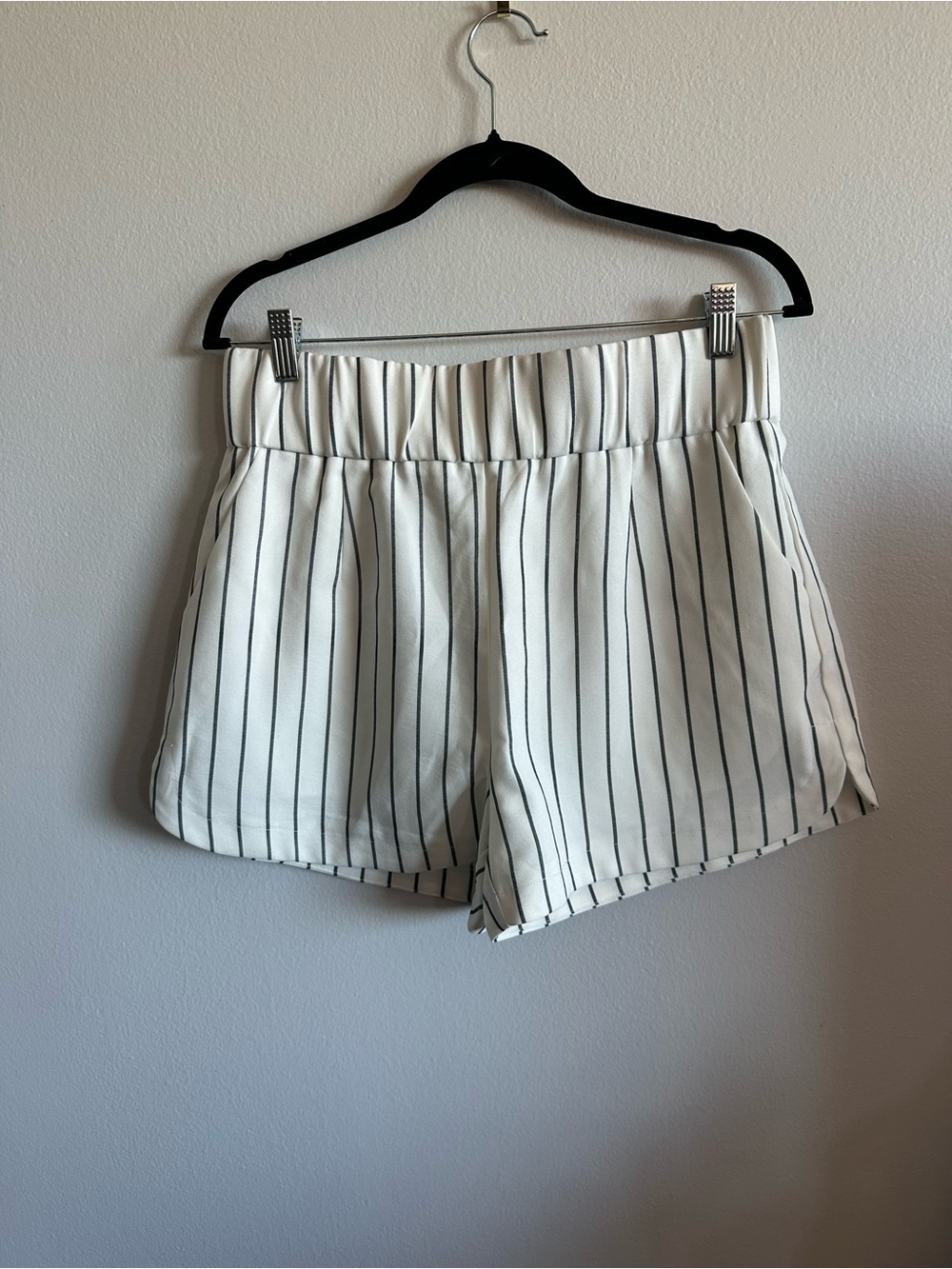 NWT Akira Greta White Black Pinstripe High Waist Shorts XL fits like medium